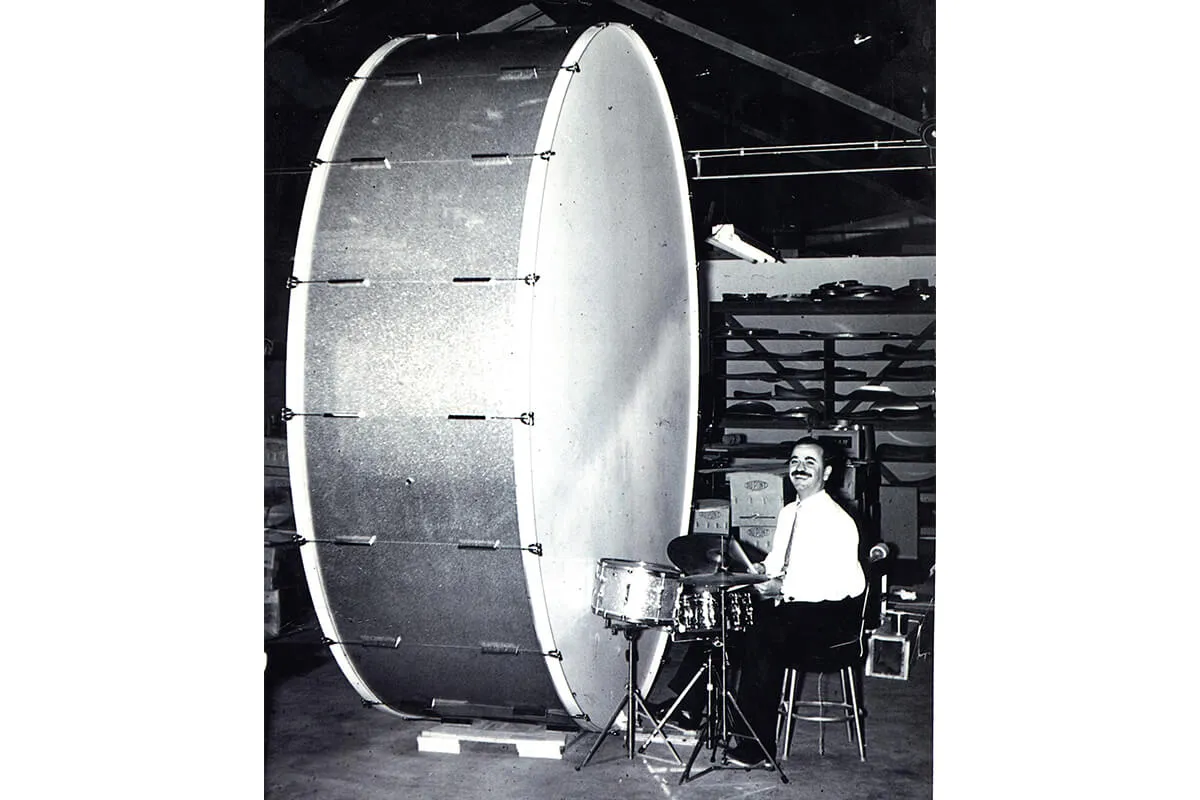 1961 m. Remo milžiniškas bosinis būgnas