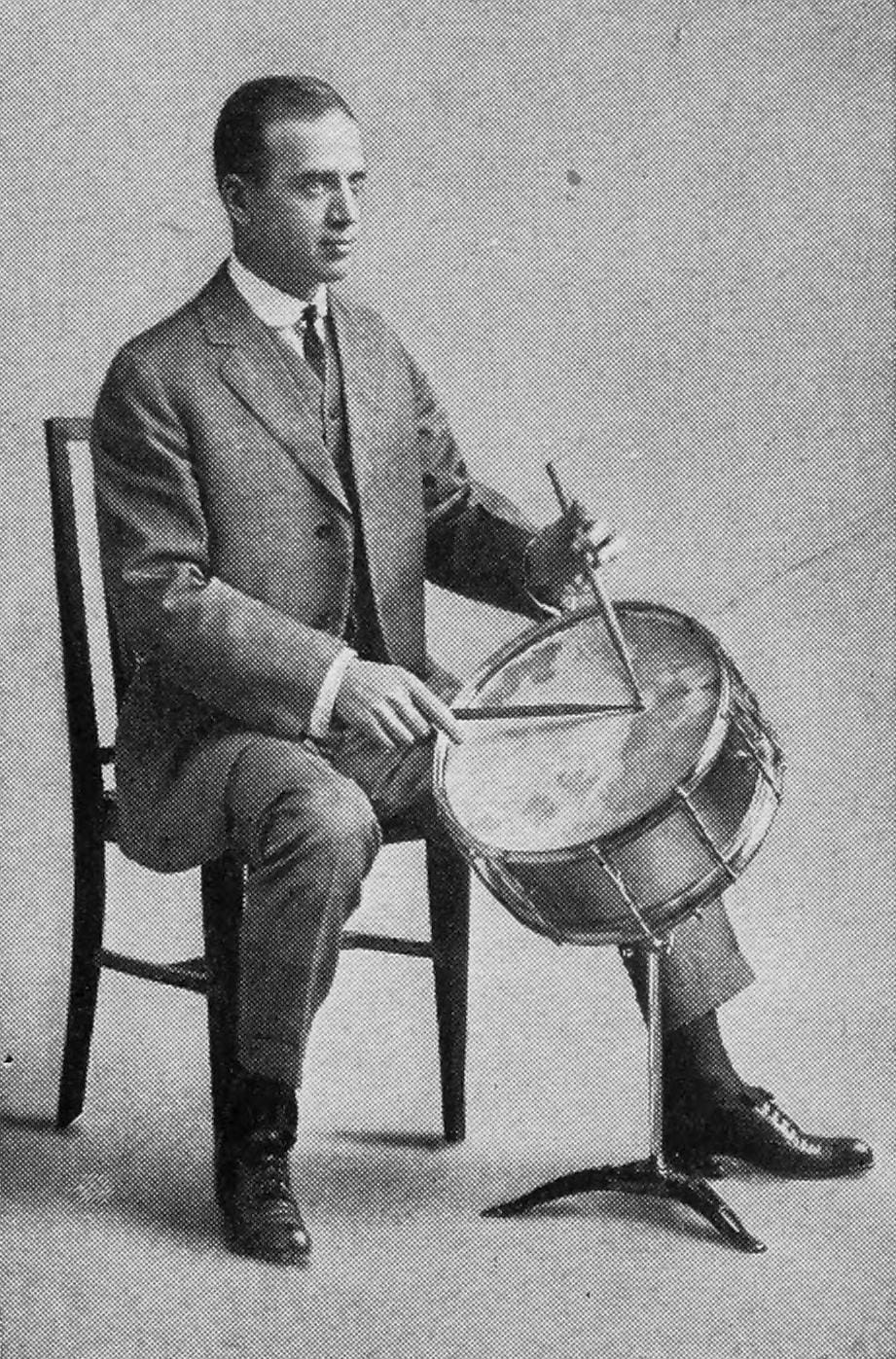Istorinis orkestrinio mažojo būgno piešinys