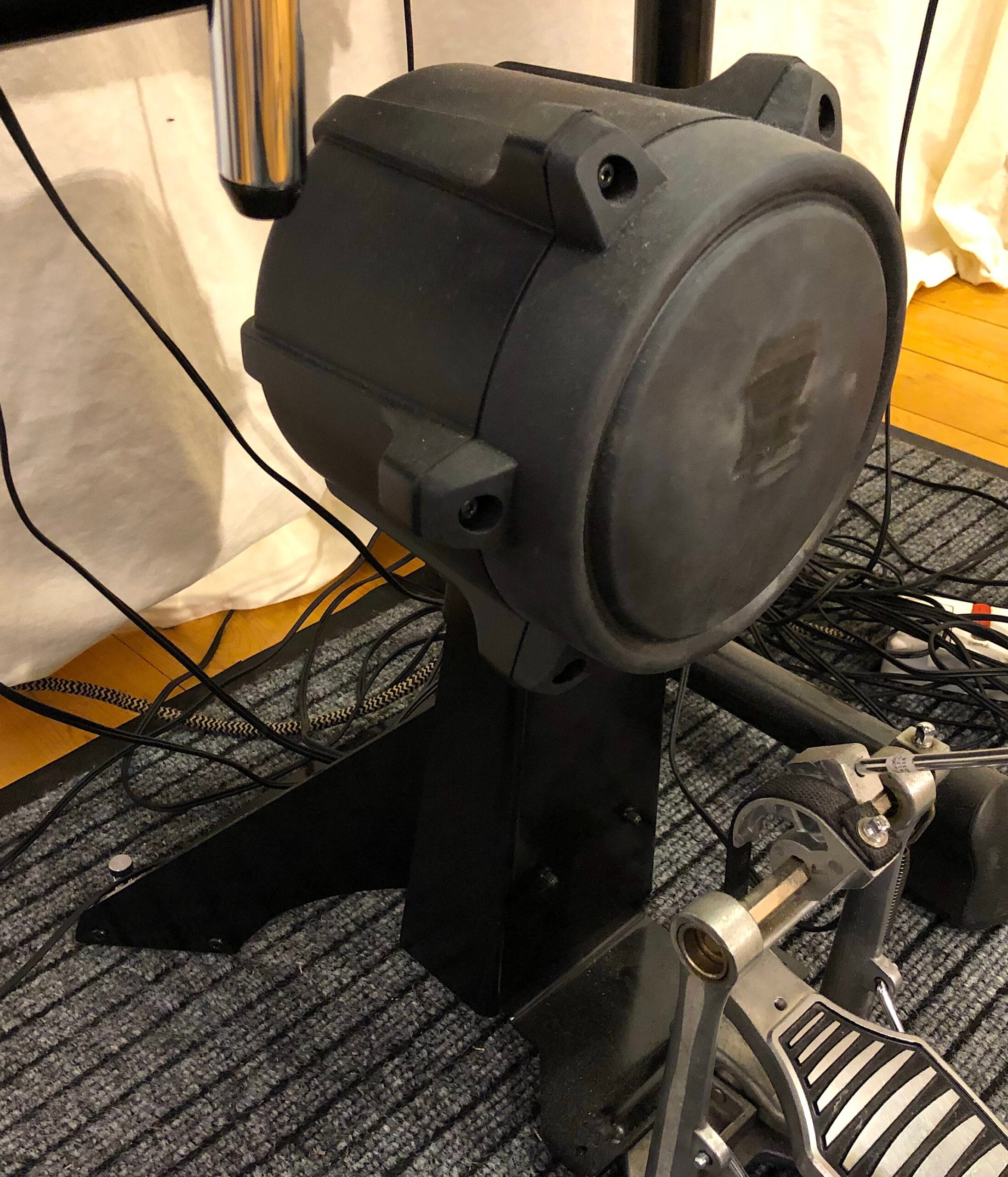 Yamaha KP90 bosinio būgno padas